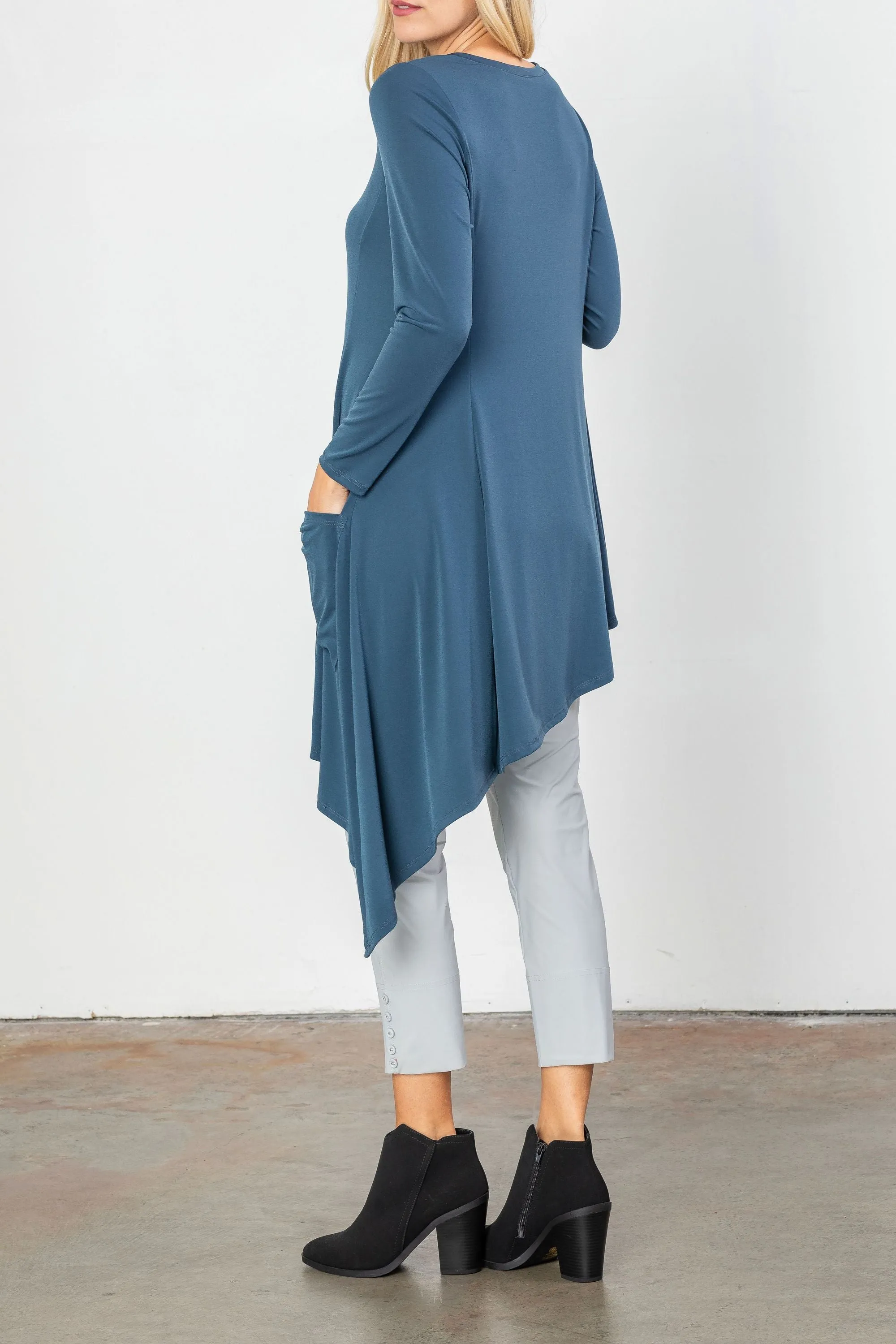 Plus Size Soft Knit Side Pocket Asymmetrical Hem Tunic
